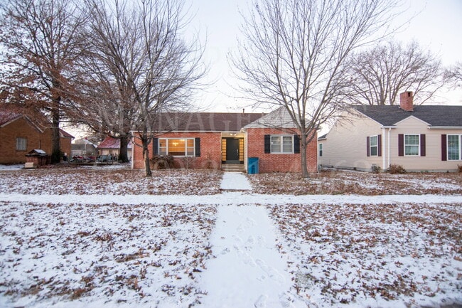 Primary Photo - Charming 2-Bedroom Home in Coffeyville