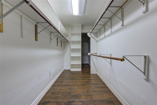 Building Photo - 10850 Kirktown Dr