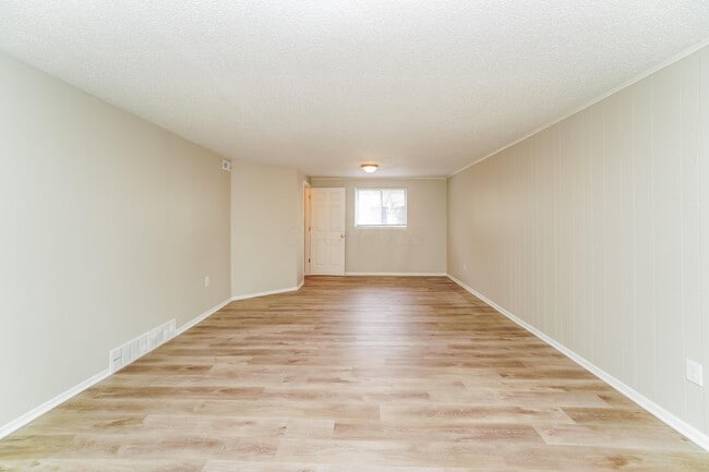 Building Photo - 3044 Bennington Ave