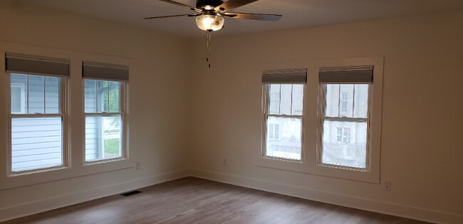 Building Photo - 2832 N Park Ave