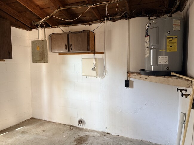 Building Photo - 7303 Deerfield Dr