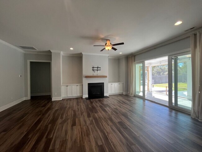 Building Photo - Experience Elegance and Privacy