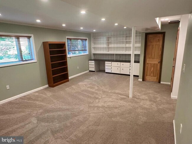 Building Photo - 7020 Ted Dr