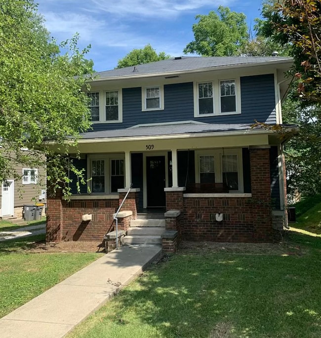 Primary Photo - 509 E 1st St