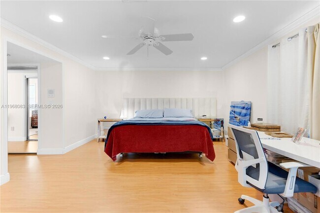 Building Photo - 5253 NW 94th Doral Pl