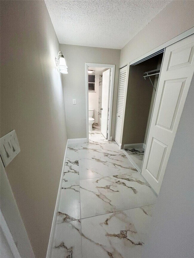 Building Photo - 406 NW 68th Ave