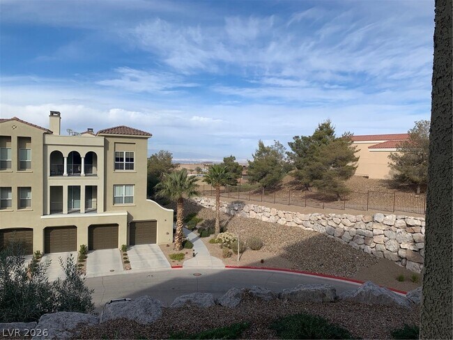 Building Photo - 2555 Hampton Rd