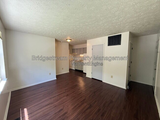 Building Photo - 3001 Idylwilde Blvd