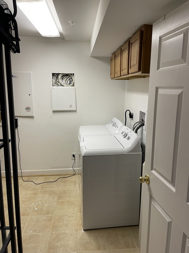 Building Photo - 10801 Glenshire Dr