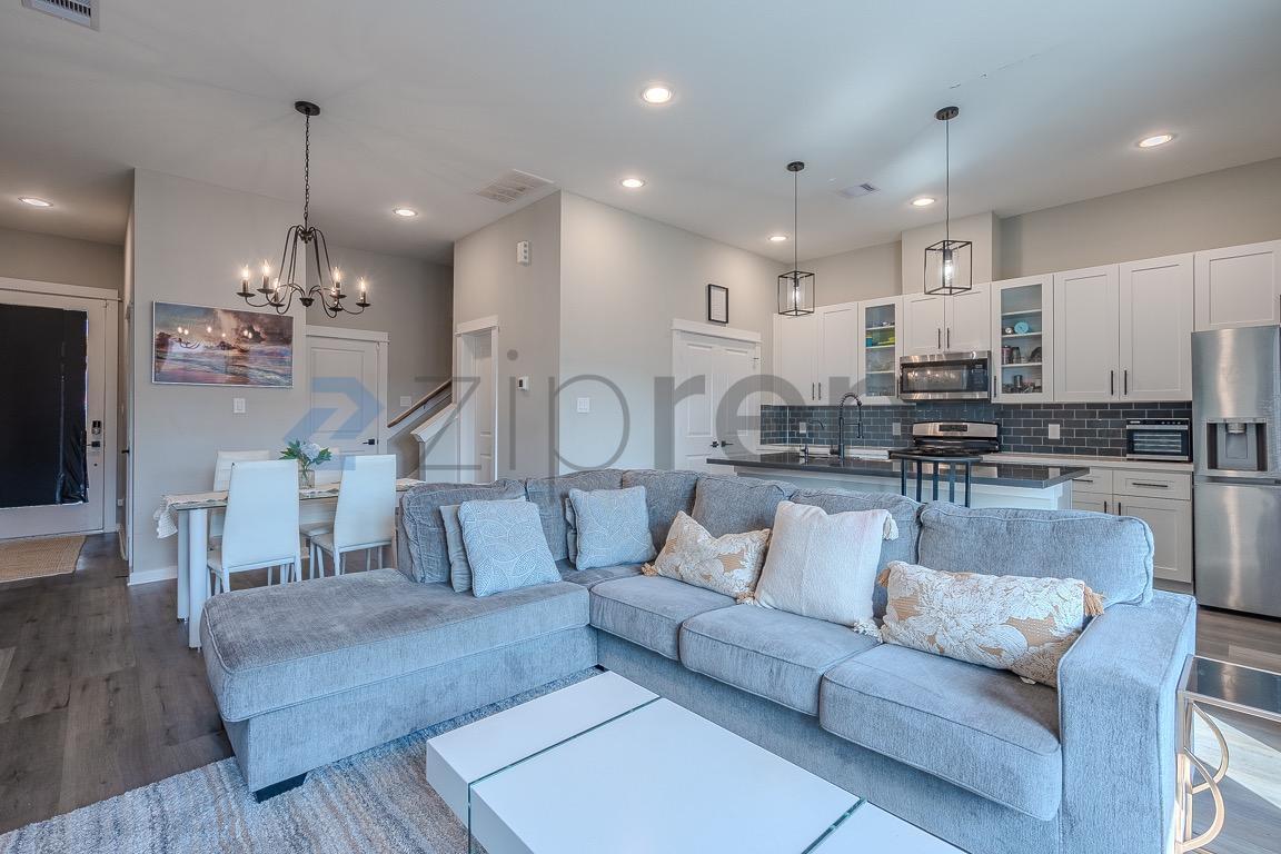 Building Photo - 6706 Parker Grv Ln