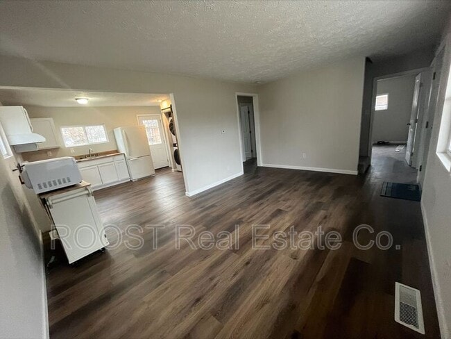 Building Photo - 1150 Elderwood Ave