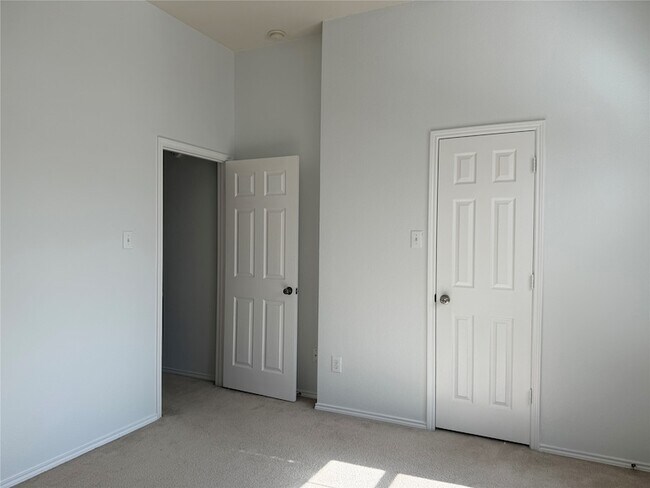 Building Photo - 8373 Brightside Ln