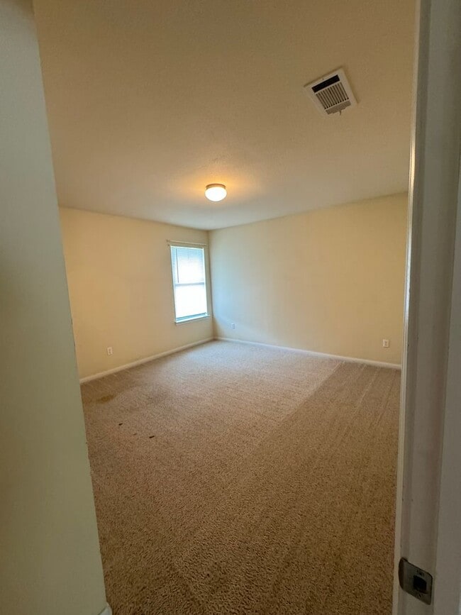 Building Photo - Beautiful 2 Story 4 Bdrm 2.5 Bath With a Loft