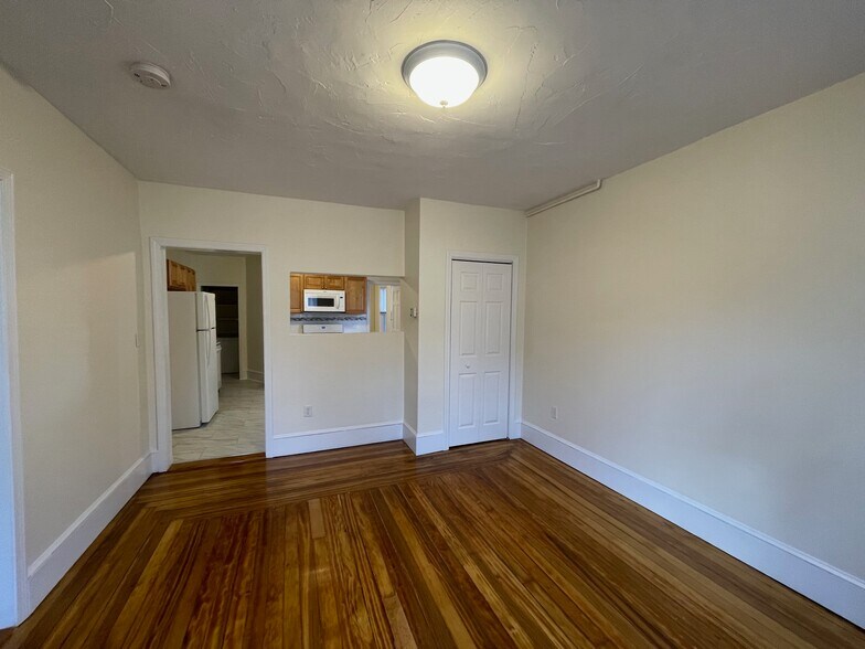 Building Photo - 40 Linden Ave