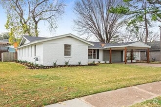 Building Photo - 1702 Bristol Ct N