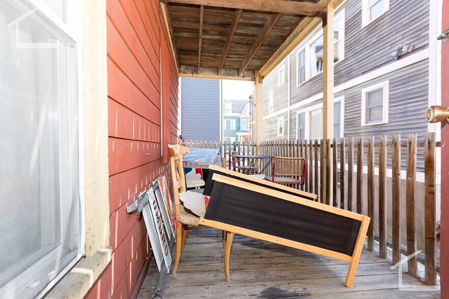 Building Photo - 168 Hillside St