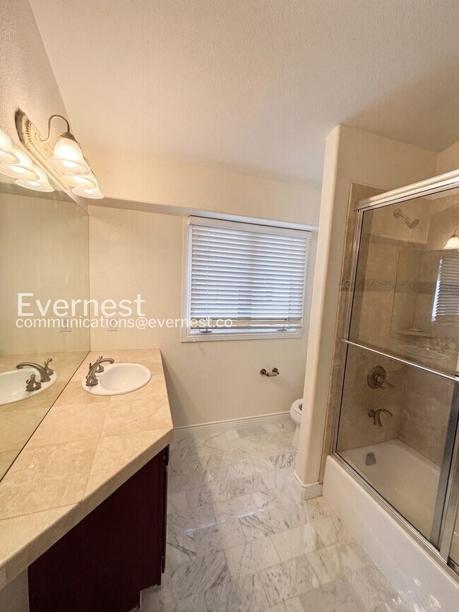 Building Photo - 268 S Garfield St