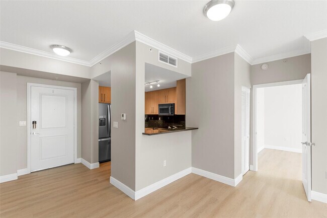 Building Photo - 511 SE 5 Ave