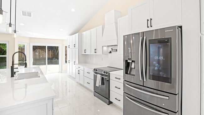 Building Photo - 1228 Demeo St