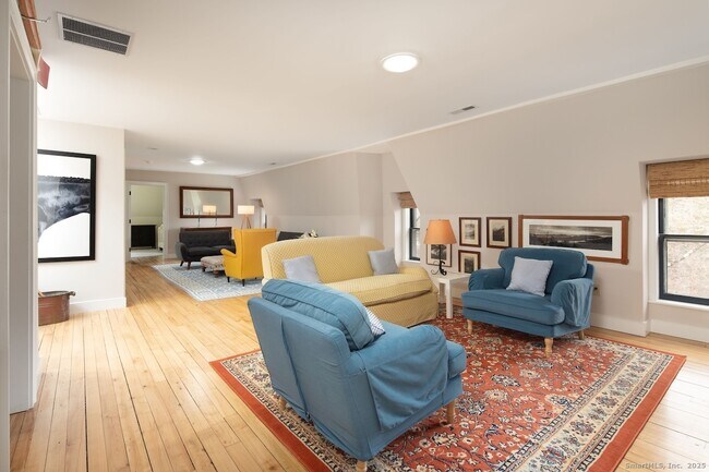 Building Photo - 31 Sharon Rd