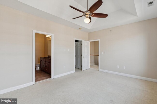 Building Photo - 105 Captains Way