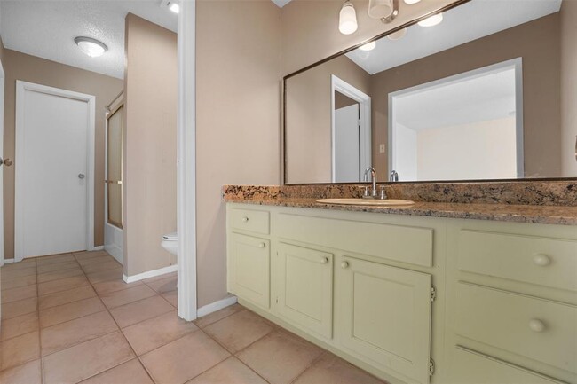 Building Photo - 8416 Seawall Blvd
