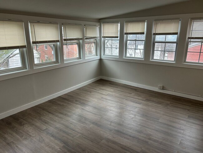 Building Photo - Walnut Street (246) - S