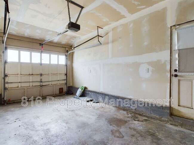 Building Photo - 1323 Meadow Lake Terrace
