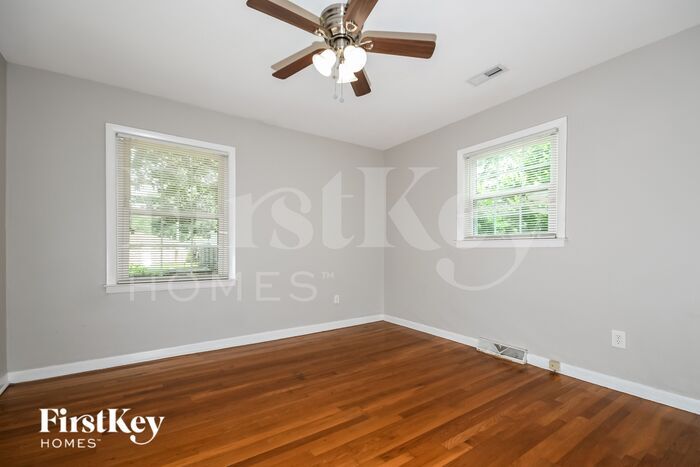 Building Photo - 2080 Bishop Dr