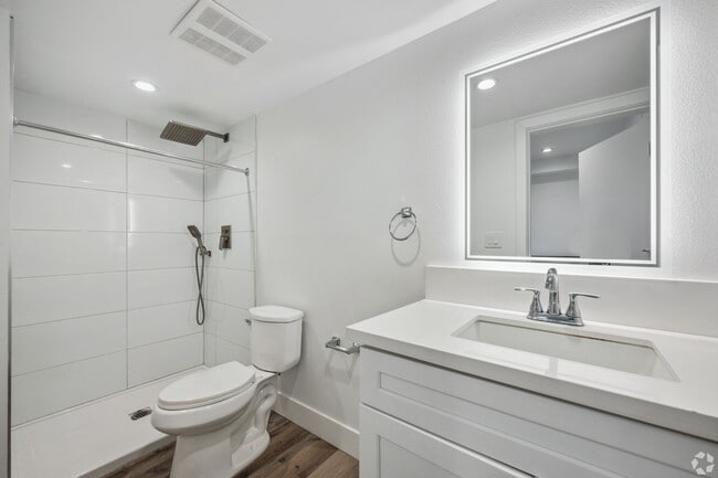 Building Photo - 3437 S Catalina St