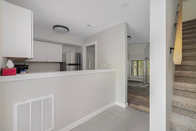 Building Photo - 115 Beechnut St