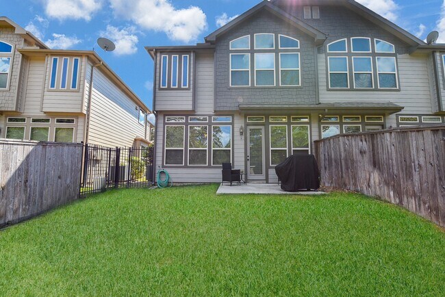 Building Photo - 78 Aventura Pl
