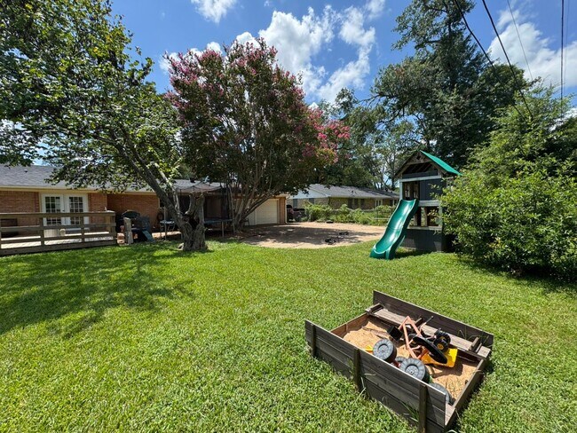 Building Photo - Coming Soon: Spacious 3 Bedroom 2 Bath-Hom...