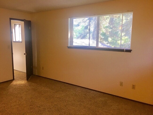 Building Photo - Great 2BD 2-Story Condo in Fantastic Casca...