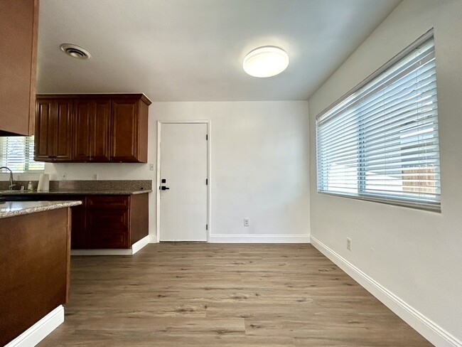 Building Photo - Beautiful 3 bedroom 2 Bathroom For Rent in...