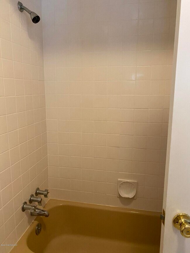 Building Photo - 466 Gateway Dr