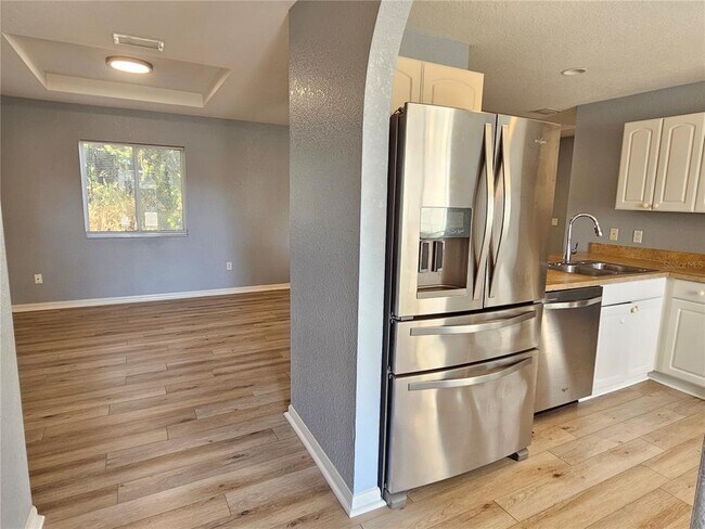 Building Photo - 8470 Drolet Ave