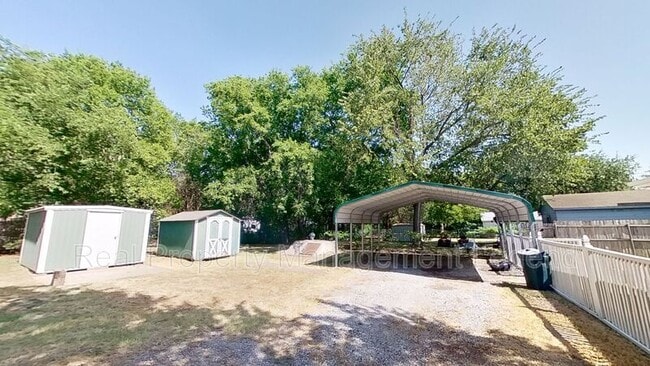 Building Photo - 1107 S Maxey St