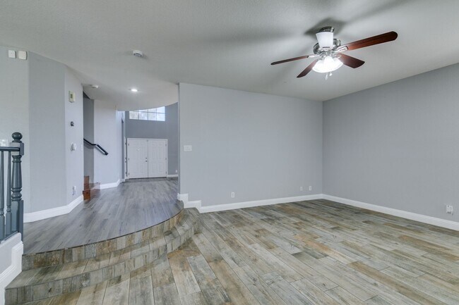 Building Photo - BEAUTIFUL POOL HOME W/RV