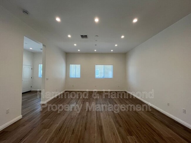 Building Photo - 12680 Bradley Ave