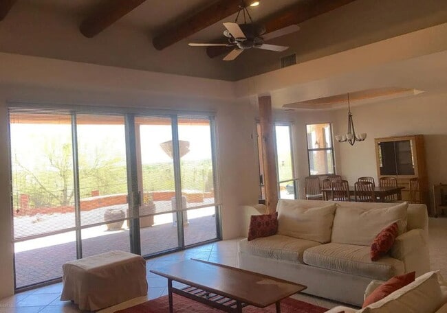Building Photo - Spacious 4BR House in Tucson