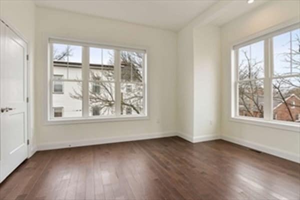 Building Photo - 160 Clark St