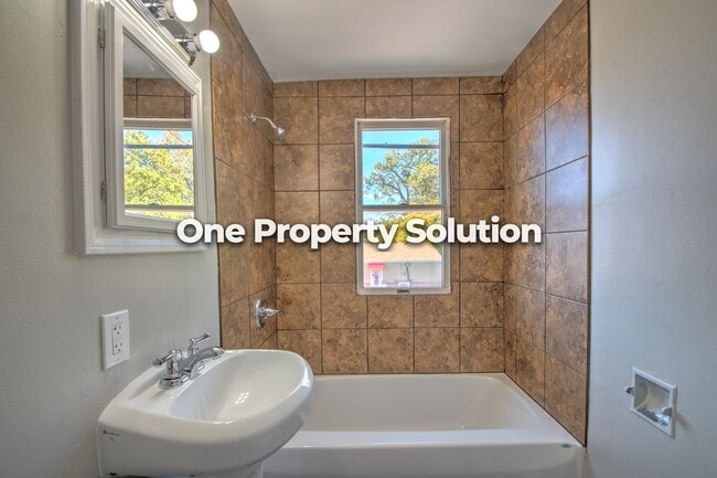 Building Photo - 5284 Broadway