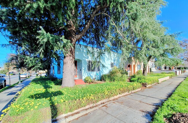 Building Photo - N11th98EJul10