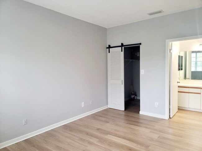 Building Photo - 671 Cypress Lake Blvd