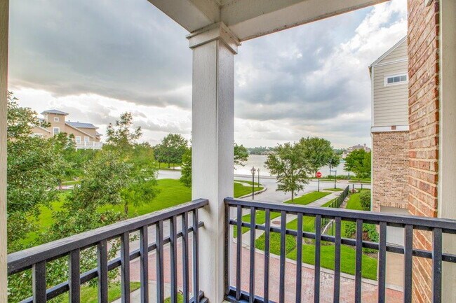 Building Photo - Luxury East Shore Living | Lake Woodlands Views | Near Market Street & Hughes Landing