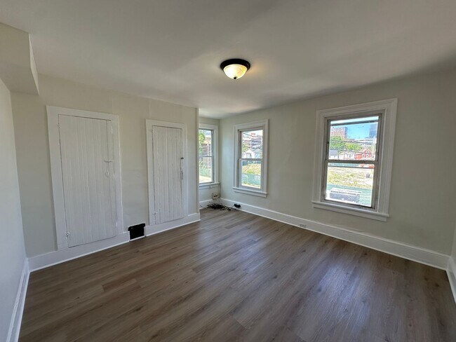 Building Photo - 300 Redmond St