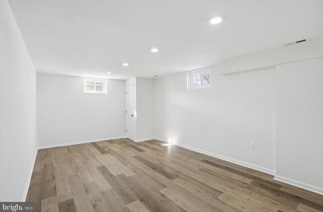Building Photo - 36 Mapledale Ave