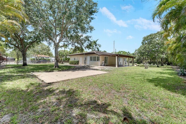 Building Photo - 6306 SW 12th St