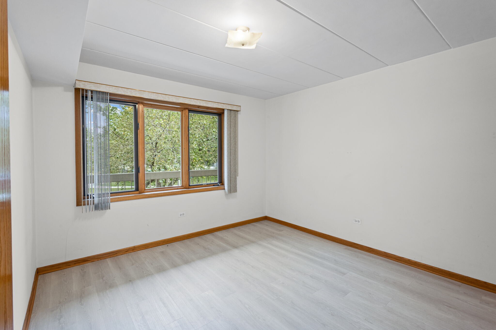 2nd bedroom - 5632 S Narragansett Ave